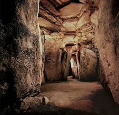(1-19 Tomb Interior with Corbeling and Engrave Stones
Newgrange, Ireland
3,000-2,500 BCE (1-19 Tomb Interior with Corbeling and Engrave Stones
Newgrange, Ireland
3,000-2,500 BCE