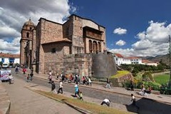 City of Cusco, including O0rikancha (Inka main temple), Santo Domingo (Spanish colonial convent), and Walls at Saqsa Waman (Sacsayhuaman)
Central highlands, Peru. Inka. c. 1440 C.E.; convent added 1550-1650 C.E. Andesite
Cuzco, which had a population of up to 150,000 at its peak, was laid out in the form of a puma and was dominated by fine buildings and palaces, the richest of all being the sacred gold-covered and emerald-studded Coricancha complex which included a temple to the Inca sun god Inti. City of Cusco, including O0rikancha (Inka main temple), Santo Domingo (Spanish colonial convent), and Walls at Saqsa Waman (Sacsayhuaman)
Central highlands, Peru. Inka. c. 1440 C.E.; convent added 1550-1650 C.E. Andesite
Cuzco, which had a population of up to 150,000 at its peak, was laid out in the form of a puma and was dominated by fine buildings and palaces, the richest of all being the sacred gold-covered and emerald-studded Coricancha complex which included a temple to the Inca sun god Inti.