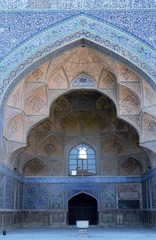 Great Mosque Isfahan Iwan
Large central rectangular courtyard surrounded by two story arcade
Each side of courtyard has centrally placed iwan, possibly first mosque to use this feature
One iwan is an entry to hte private space used by the sultan and his advisers
Has a dome adorned with tiles
The qibla iwan is the largest and most decorative, its size indicates it is facing the direction of Mecca Great Mosque Isfahan Iwan
Large central rectangular courtyard surrounded by two story arcade
Each side of courtyard has centrally placed iwan, possibly first mosque to use this feature
One iwan is an entry to hte private space used by the sultan and his advisers
Has a dome adorned with tiles
The qibla iwan is the largest and most decorative, its size indicates it is facing the direction of Mecca