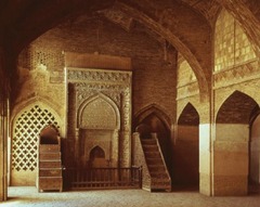 Great Mosque Isfahan Mihrab
Large central rectangular courtyard surrounded by two story arcade
Each side of courtyard has centrally placed iwan, possibly first mosque to use this feature
One iwan is an entry to hte private space used by the sultan and his advisers
Has a dome adorned with tiles
The qibla iwan is the largest and most decorative, its size indicates it is facing the direction of Meccaa Great Mosque Isfahan Mihrab
Large central rectangular courtyard surrounded by two story arcade
Each side of courtyard has centrally placed iwan, possibly first mosque to use this feature
One iwan is an entry to hte private space used by the sultan and his advisers
Has a dome adorned with tiles
The qibla iwan is the largest and most decorative, its size indicates it is facing the direction of Meccaa