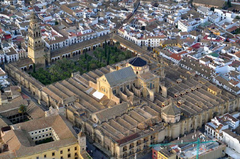 Great Mosque
Cordoba Spain, Umayyad 785-786
Double-arched columns articulatd in alternating bands of color on each voussoir
Light, open, airy interior
Horseshoe-shaped arches have a tradition in Visigothic Spain and Roman architecture
Hypostyle mosque with no central focus or congregational worship
Original wooden ceiling replaced by vaulting
Complex dome over mihrab with elaborate squinches
Columns are spolia from ancient Roman structures
Relatively short columns made ceilings low, doubling of arches enhances interior space influenced by previous Roman aqueducts
Kufic calligraphy on the walls
Built on site of a church, after Christian reconquest center of the mosque was used for a church Great Mosque
Cordoba Spain, Umayyad 785-786
Double-arched columns articulatd in alternating bands of color on each voussoir
Light, open, airy interior
Horseshoe-shaped arches have a tradition in Visigothic Spain and Roman architecture
Hypostyle mosque with no central focus or congregational worship
Original wooden ceiling replaced by vaulting
Complex dome over mihrab with elaborate squinches
Columns are spolia from ancient Roman structures
Relatively short columns made ceilings low, doubling of arches enhances interior space influenced by previous Roman aqueducts
Kufic calligraphy on the walls
Built on site of a church, after Christian reconquest center of the mosque was used for a church