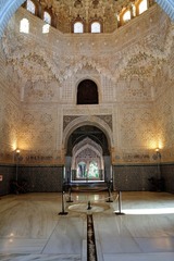 Hall of Sisters Alhambra
Sixteen windows at top of hall, light dissolves into honeycomb patterns shining from the ceiling
Abstract geometric patterns and forms
5000 Muqarnas refract light
Sophisticated and refined interior
Used a reception or music room Hall of Sisters Alhambra
Sixteen windows at top of hall, light dissolves into honeycomb patterns shining from the ceiling
Abstract geometric patterns and forms
5000 Muqarnas refract light
Sophisticated and refined interior
Used a reception or music room