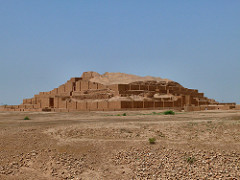 White Temple and its Zuggurat
Uruk (modern Warka, Iraq). Sumerian. c. 35000-3000 B.C.E. Mud Brick.
Rooms for different functions. Cella (highest room) for high class priests and nobles.
Very geometric (4 corners of structure facing in cardinal directions) Platform stair stepped up White Temple and its Zuggurat
Uruk (modern Warka, Iraq). Sumerian. c. 35000-3000 B.C.E. Mud Brick.
Rooms for different functions. Cella (highest room) for high class priests and nobles.
Very geometric (4 corners of structure facing in cardinal directions) Platform stair stepped up